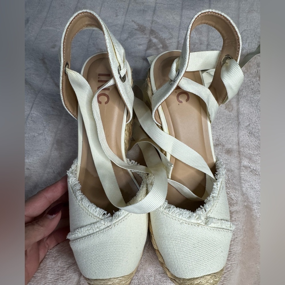 NYC Cream and Tan Platform Wedges Size 6 - Picture 4 of 5